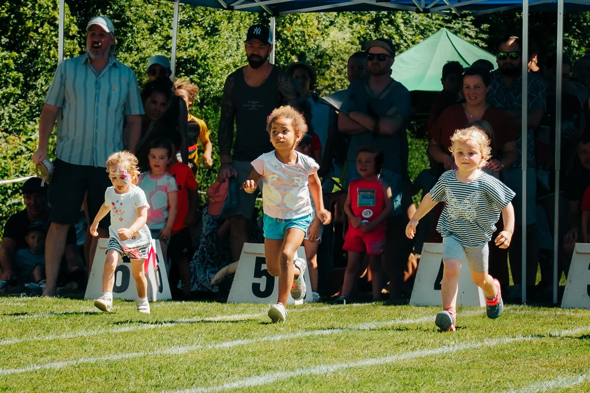 Das jährliche Dübendorfer Sprintrennen der Kinder und Jugendlichen findet in diesem Jahre nicht statt. (Archiv) Kinder rennen